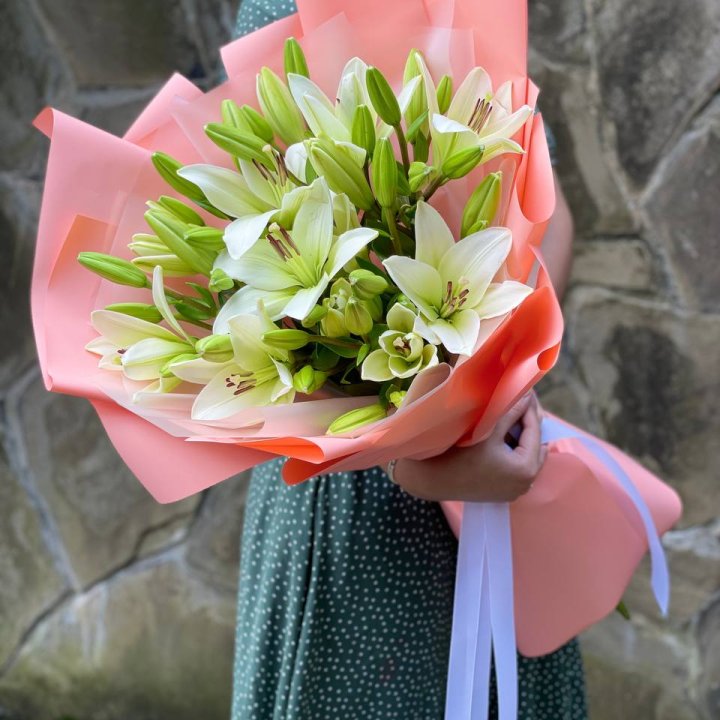 Букет из 7 белых лилий в Балашихе