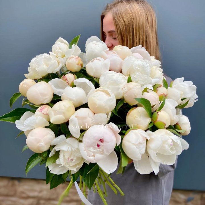 Охапка пионов в Балашихе