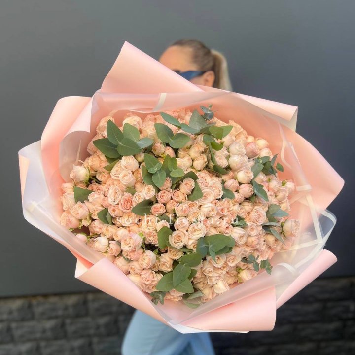 101 кустовая роза с эвкалиптом в Балашихе