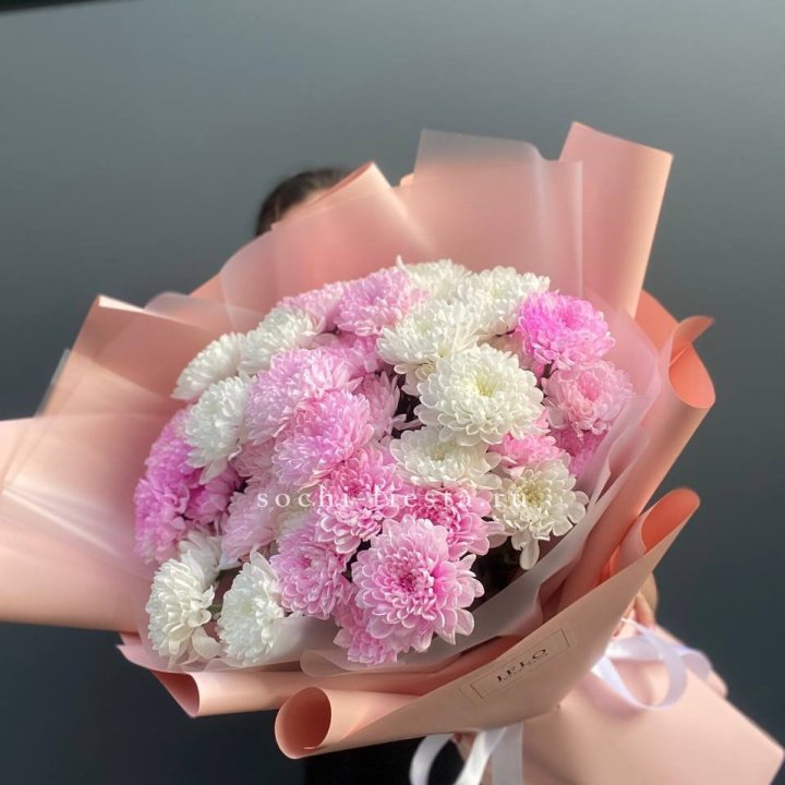  Букет бело-розовых хризантем  в Балашихе