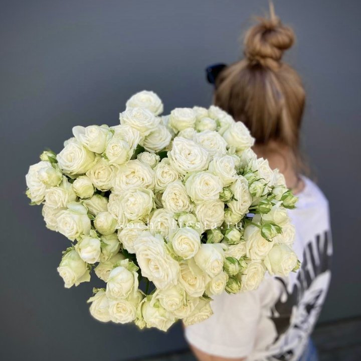 Охапка кустовых роз бомбастик  в Балашихе