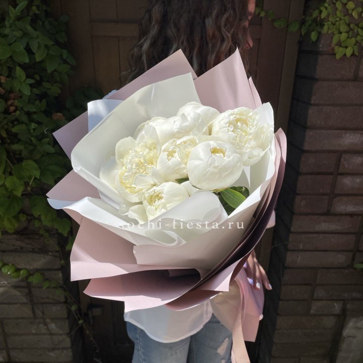 9 белоснежных пионов в Балашихе