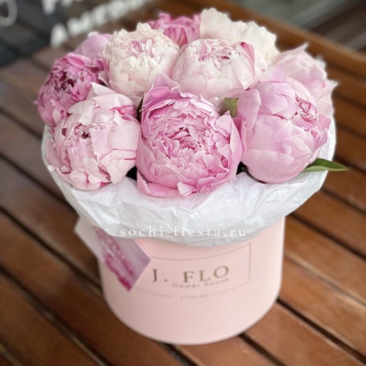 Цилиндр с пионами "Лилу" в Балашихе