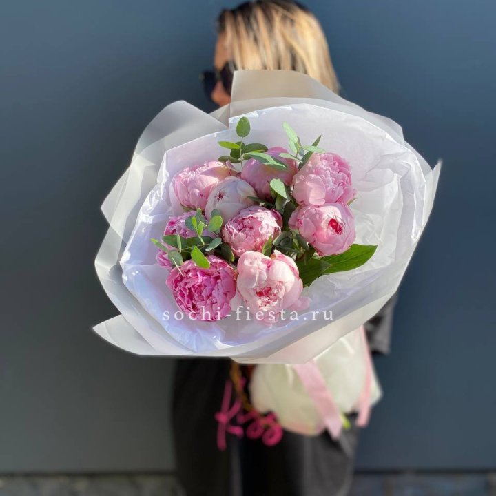 9 пионов с эвкалиптом в Балашихе