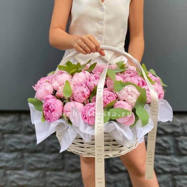 29 пионов в корзине в Балашихе