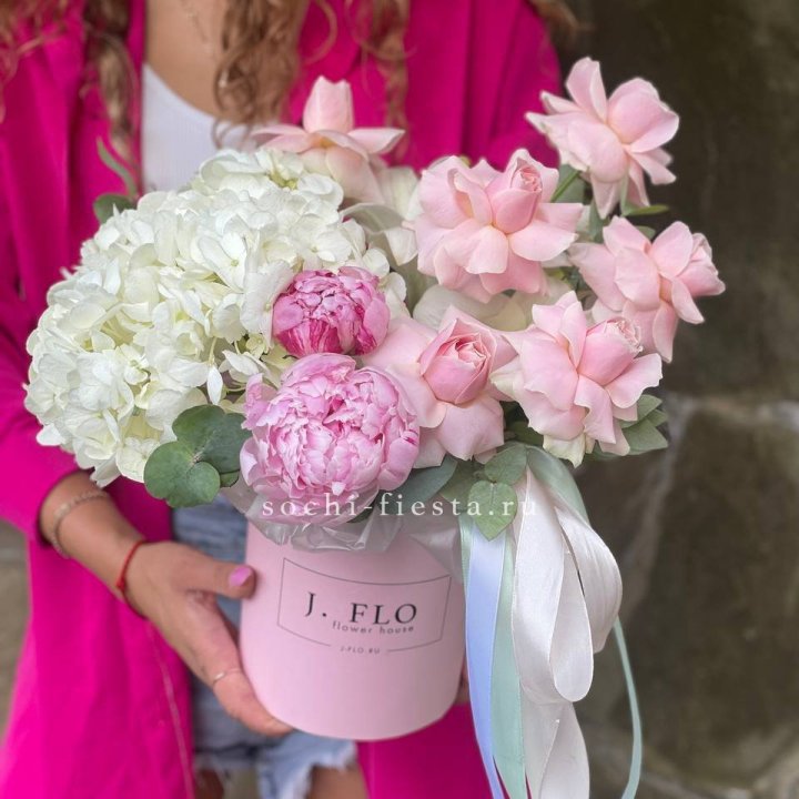 Цилиндр с пионами "Алисия" в Балашихе