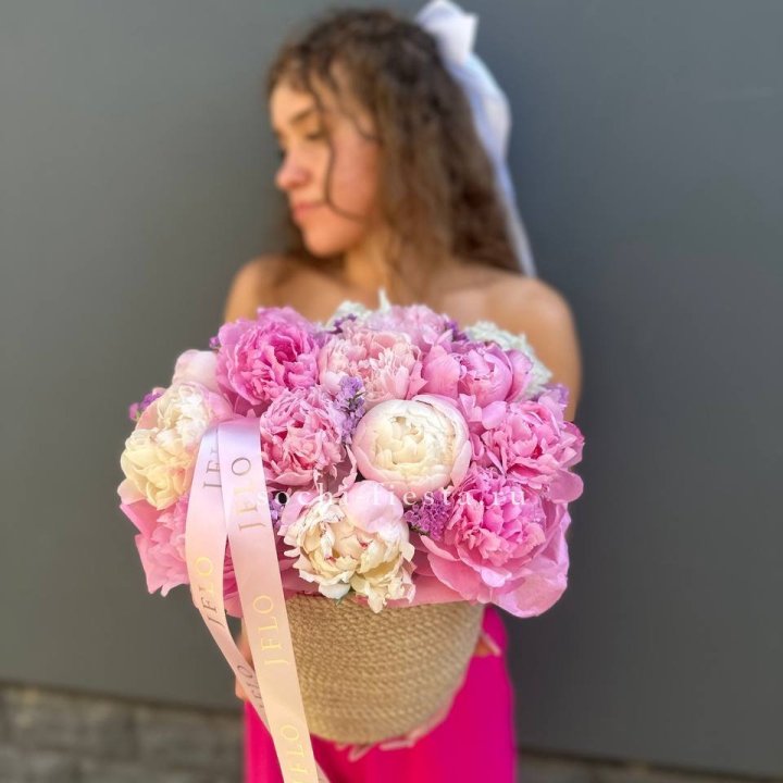 15 пионов в джутовом кашпо в Балашихе