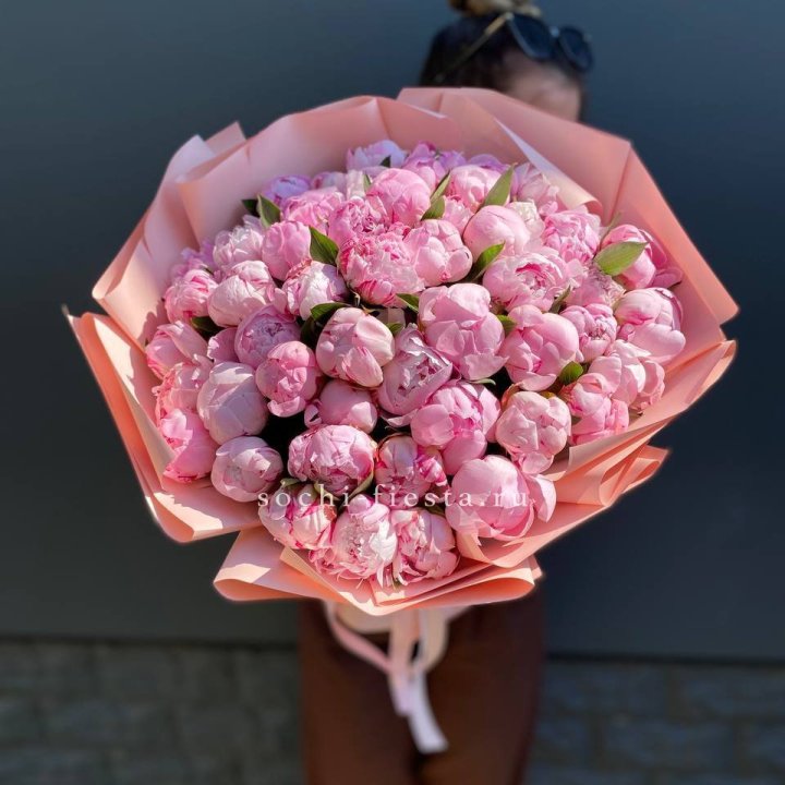 Нежный букет 51 пионов  в Балашихе