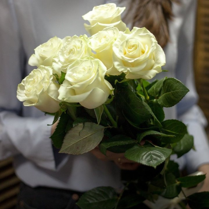 7 белых роз в Балашихе