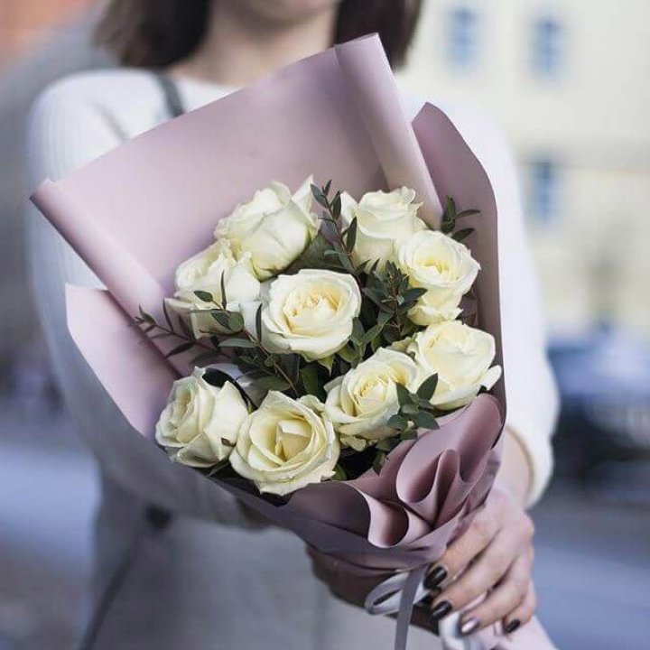 9 белых  роз "Минт" в Балашихе