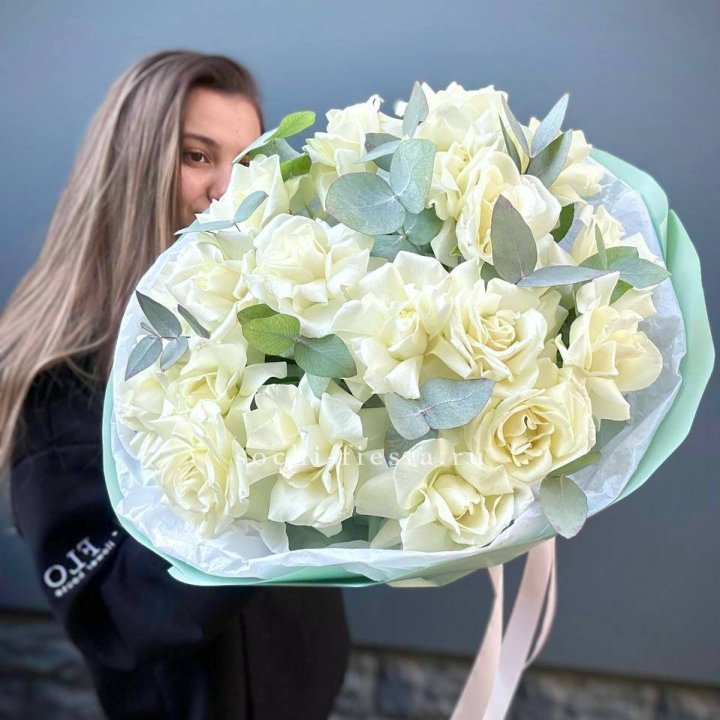 19 Белых французских роз "Ноте бьянке" в Балашихе