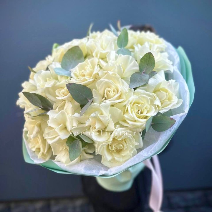 25 Белых французских роз "Ноте бьянка" в Балашихе