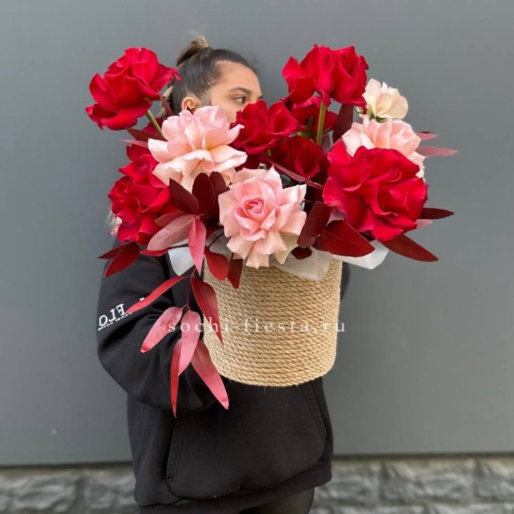 15 Французских роз в джутовом кашпо в Балашихе