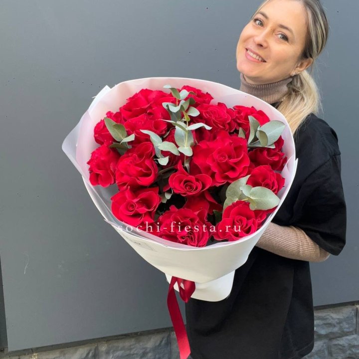 17 Красных французских роз в Балашихе