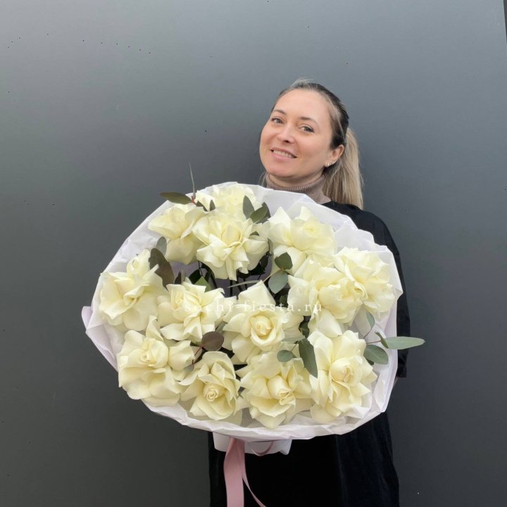 13 Белых французских роз Облако в Балашихе