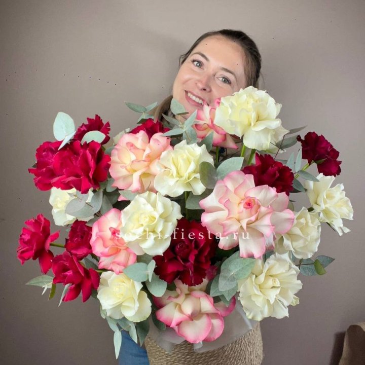 35 французских роз микс в джутовом боксе в Балашихе