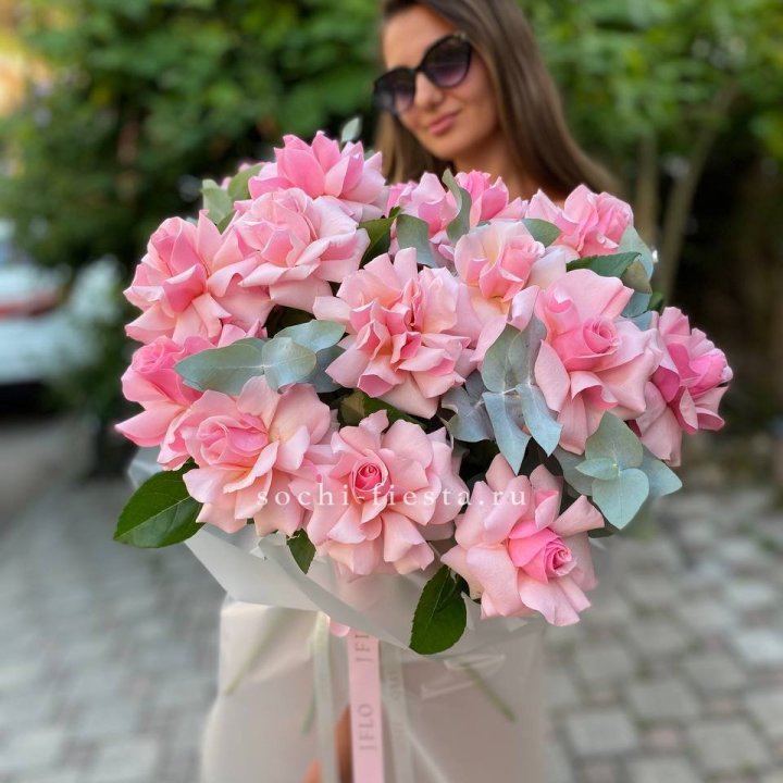 17 Розовых  французских роз в Балашихе