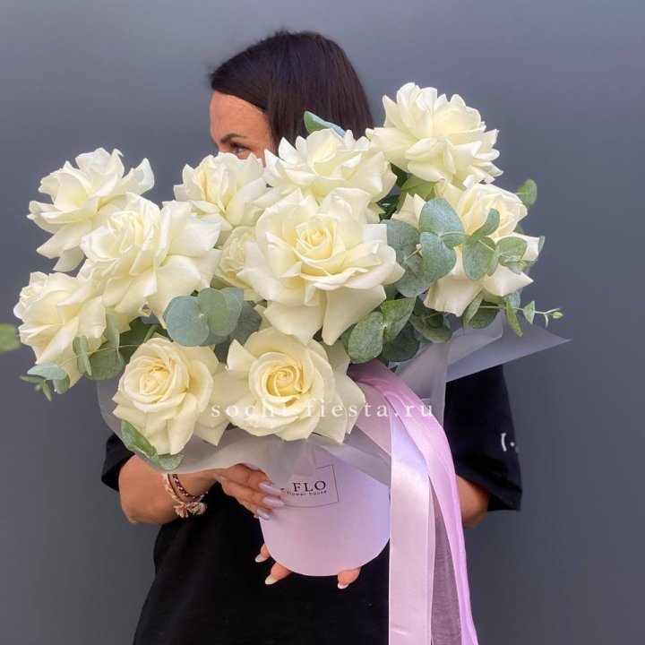 11 Французских белых роз в боксе в Балашихе