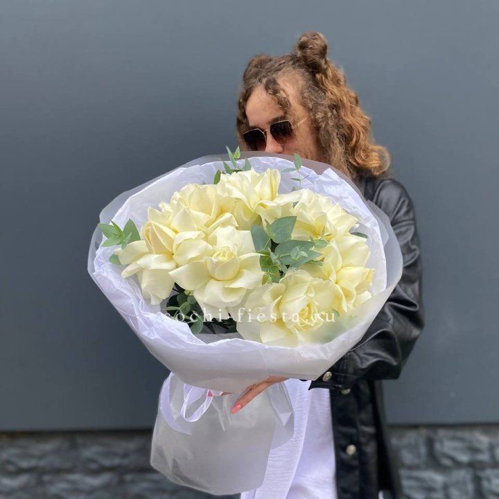 7 Белых французских роз  в Балашихе