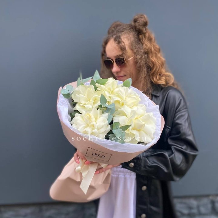 5 Белых французских роз в Балашихе