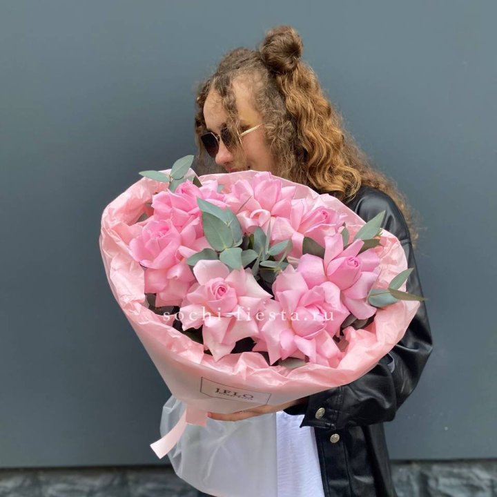 7 розовых роз в Балашихе