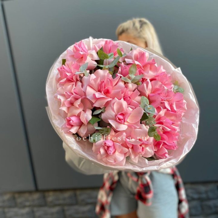 17 розовых роз в Балашихе