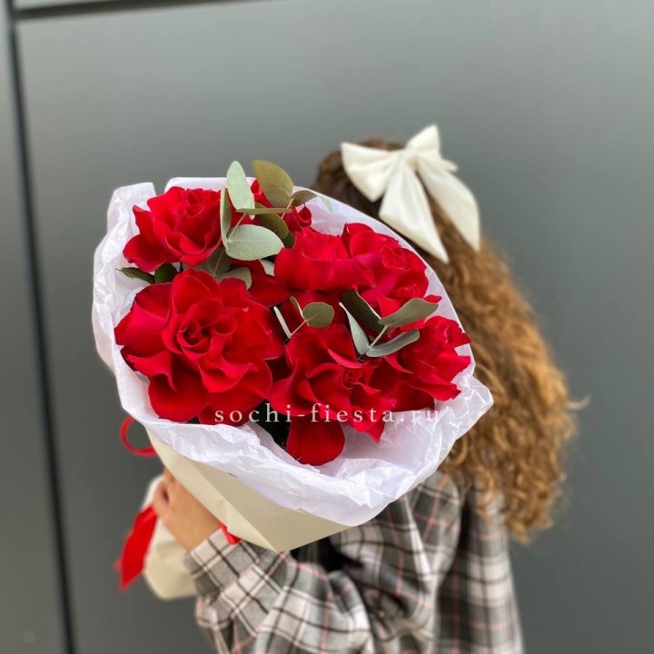 7 красных французских роз в Балашихе