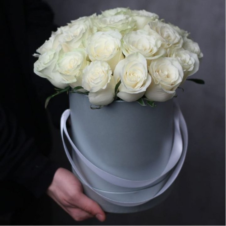 15 белых роз в цилиндре в Балашихе