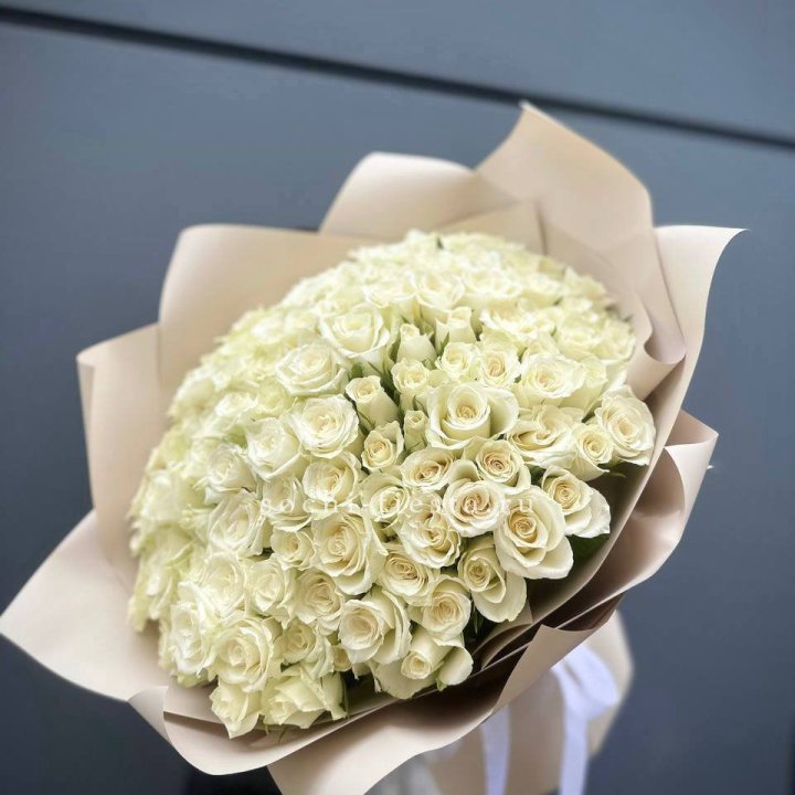 101 белая роза Атена в Балашихе