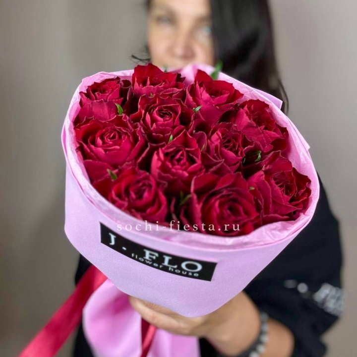 11 красных роз мадам ред в Балашихе