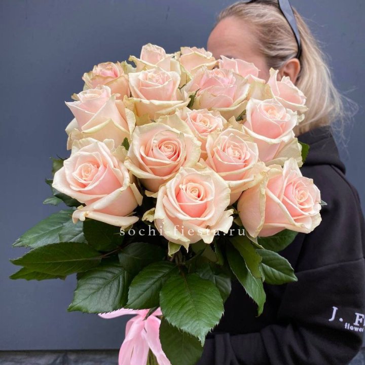 15  кремовых высоких роз в Балашихе