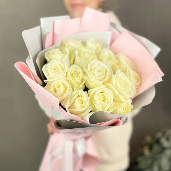 15 белых роз пудра в Балашихе