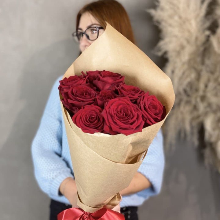 9 красных роз в крафте в Балашихе