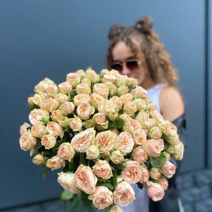 25 пионовидных роз в Балашихе