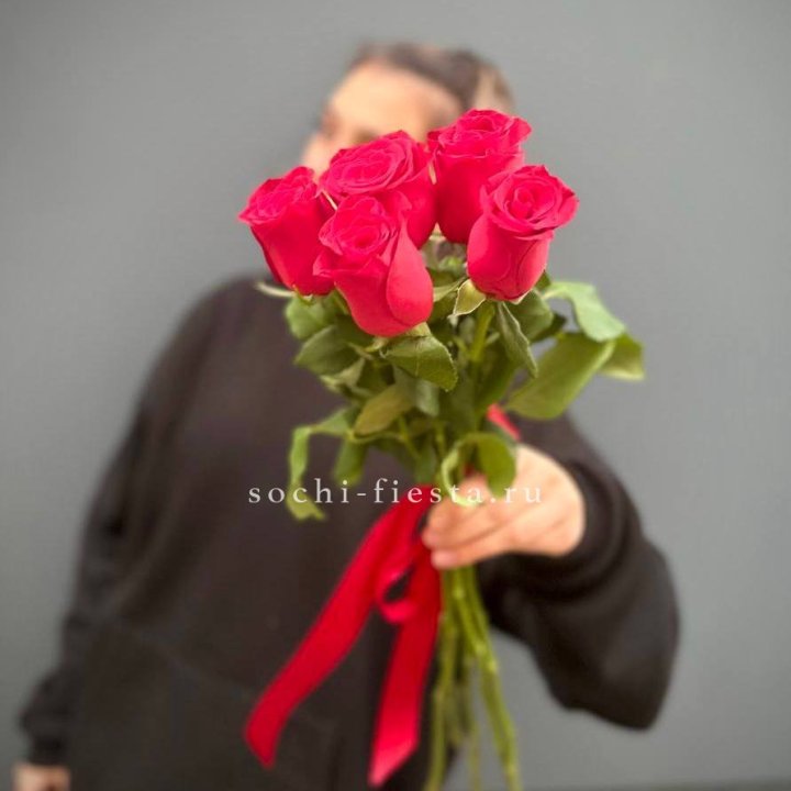 Букет 5 красных роз  в Балашихе