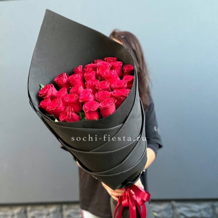 25 высоких красных роз в Балашихе