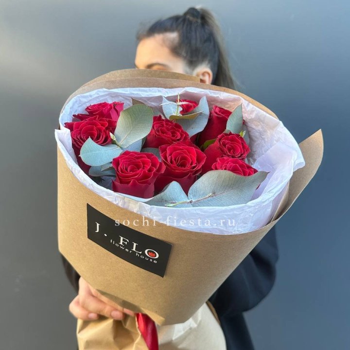 9 роз с эвкалиптом в Балашихе