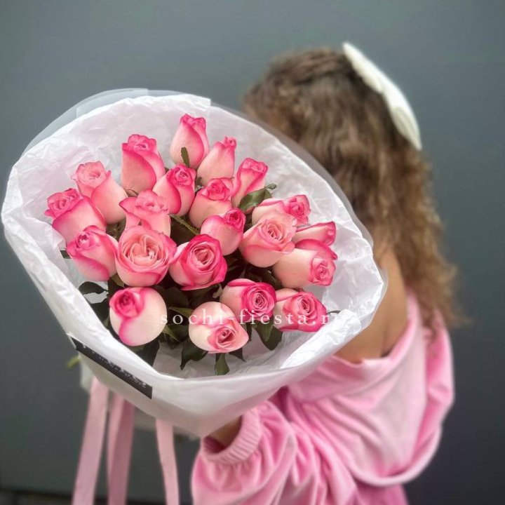 21 розовые розы Венди  в оформлении в Балашихе