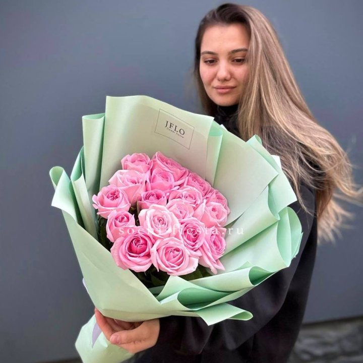 17 розовых роз в Балашихе