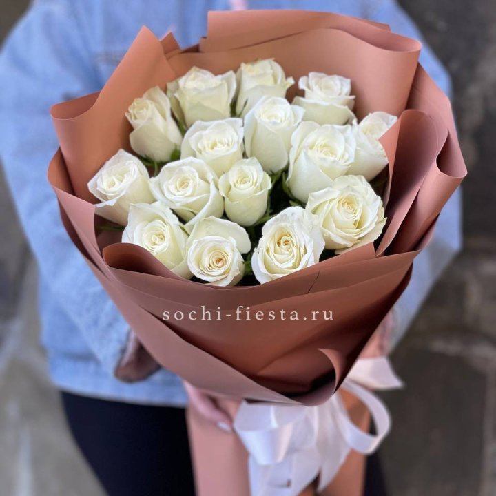 15 белых роз сиена в Балашихе
