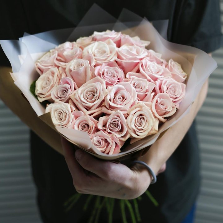 27 кремовых роз в Балашихе