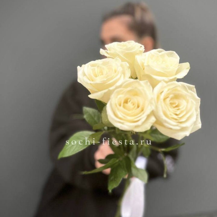 Букет 5 белых роз  в Балашихе