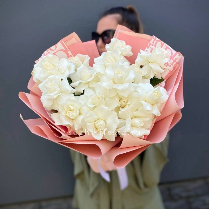 Белые розы "Аморе" в Балашихе