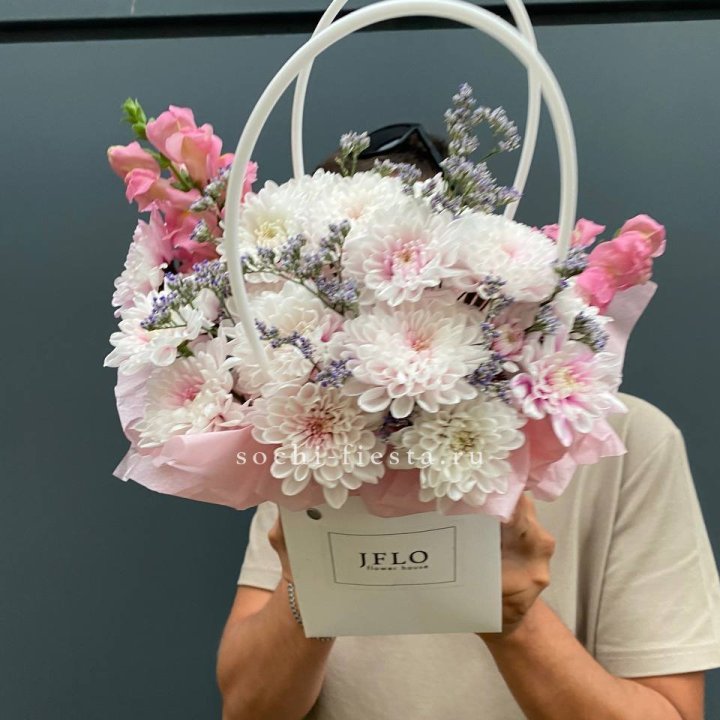 Сумочка из стойких цветов  в Балашихе