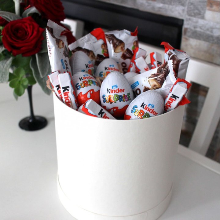 Коробка с киндерами  в Балашихе