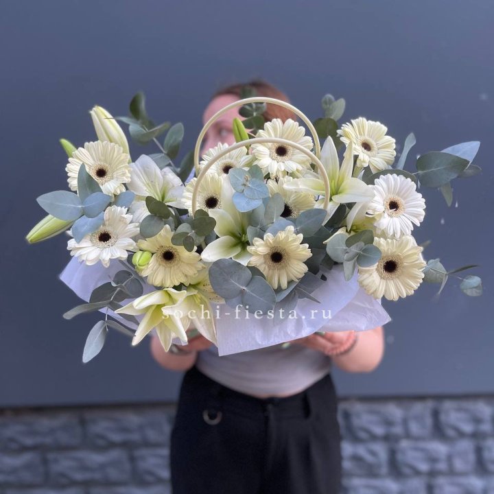 Сумочка лилии и герберы в Балашихе