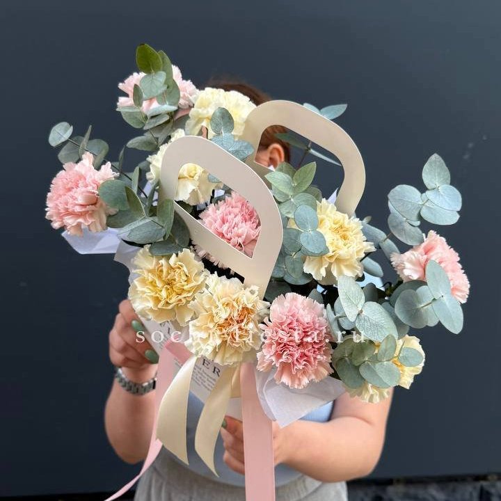 Сумочка из диантусов в Балашихе